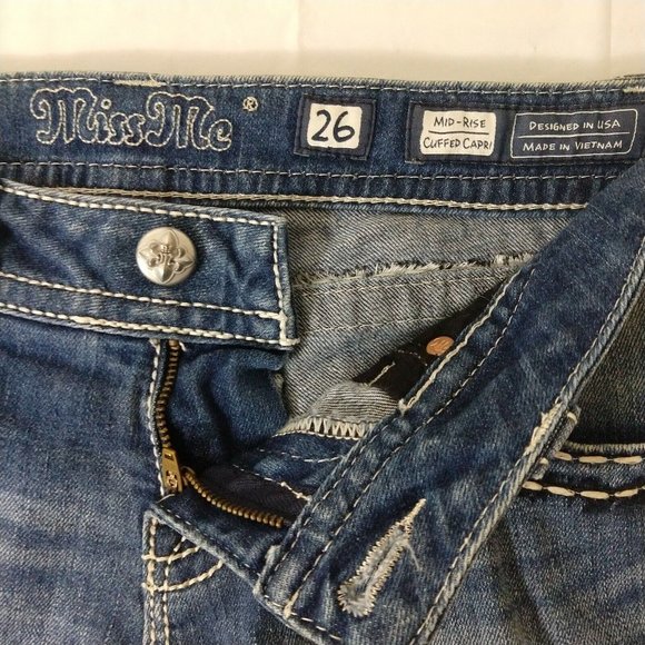 Miss Me Mid Rise Cuffed Capri Jeans Medium Wash Whiskering through Thighs 29"X22 - Picture 7 of 9